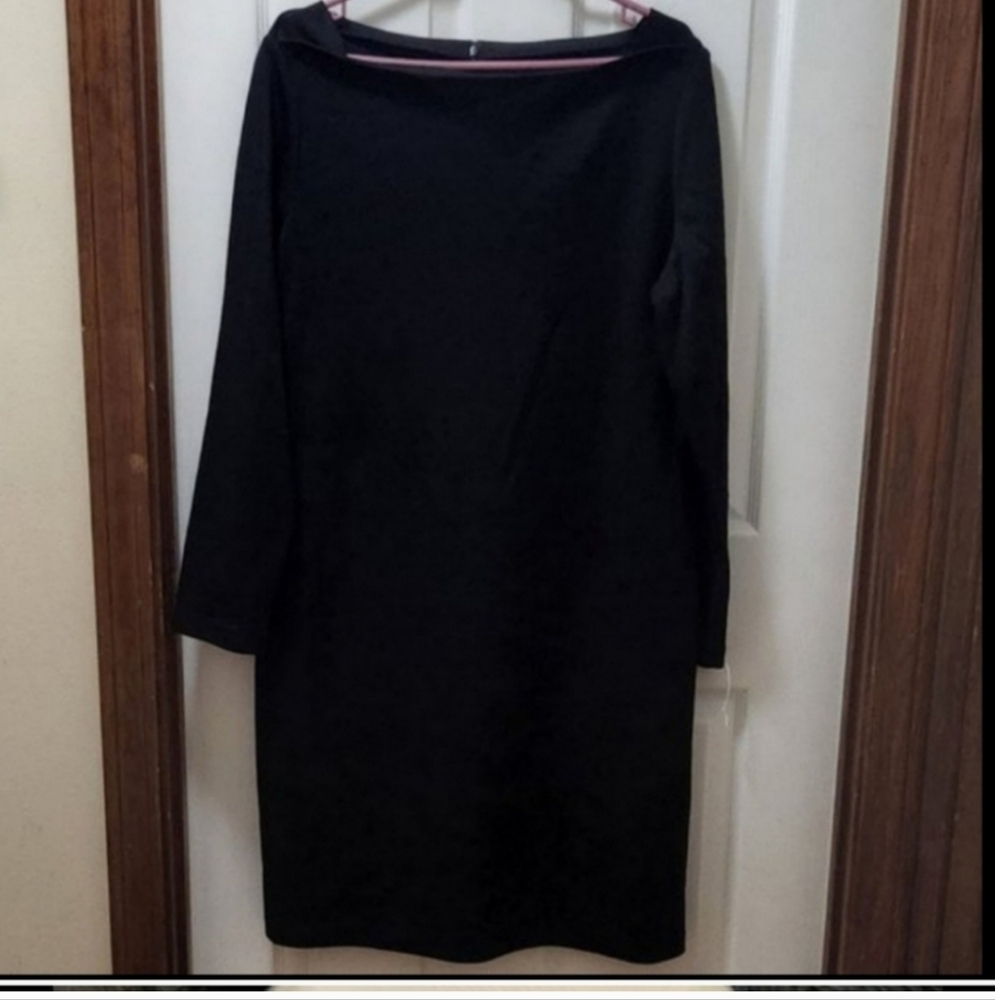 St.John Classic Black  Dress with a fitted silhouette Sz 16 NWT